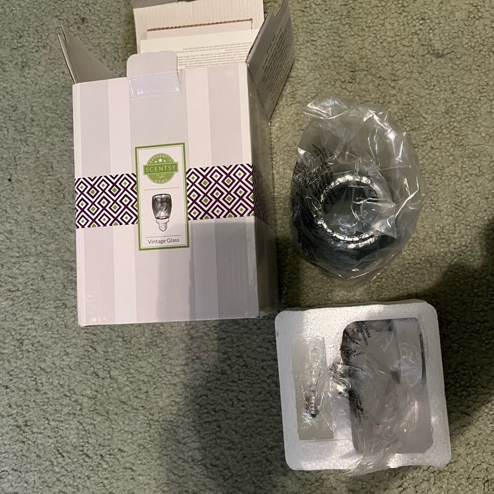 Scentsy brand new mini warmer Vintage Glass